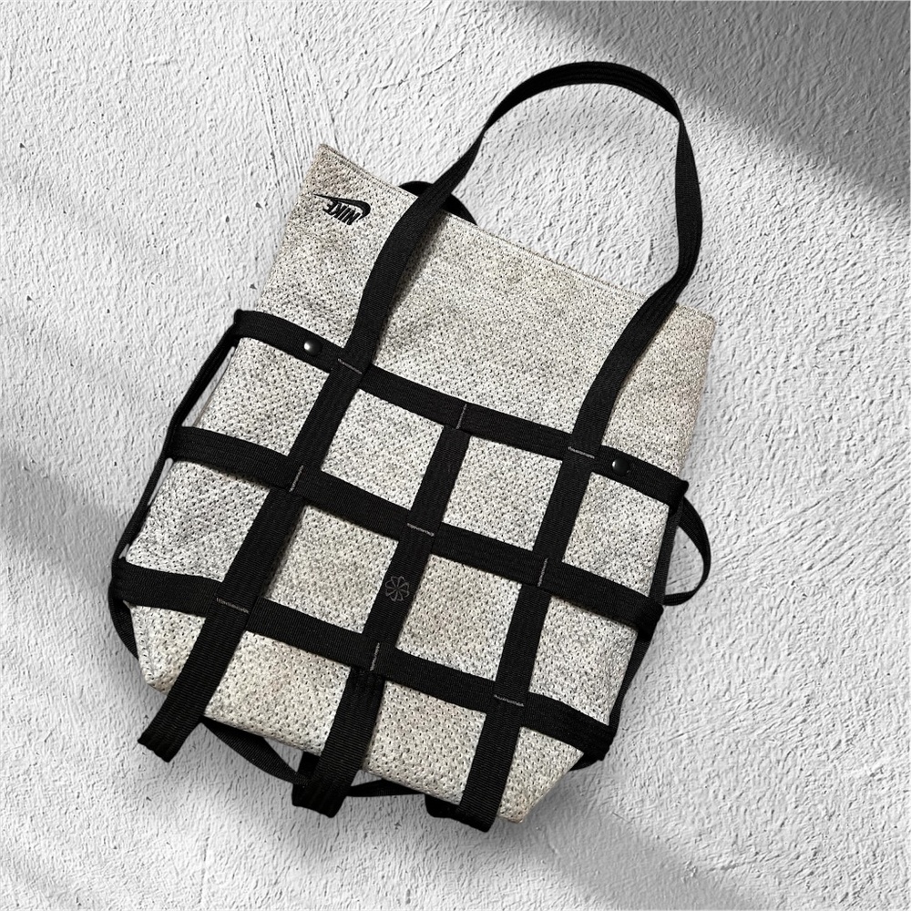 Nike Tote (12L)